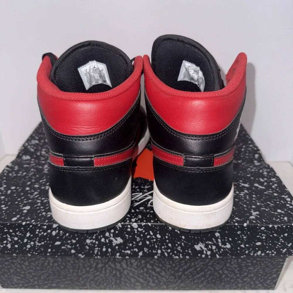 Nike Air Jordan 1 Mid Banned Bred 2020 Size 9 Men's 554724-074 EXCELLENT